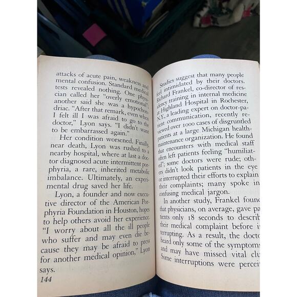 Readers digest, December 1993 large type edition - Picture 2 of 4